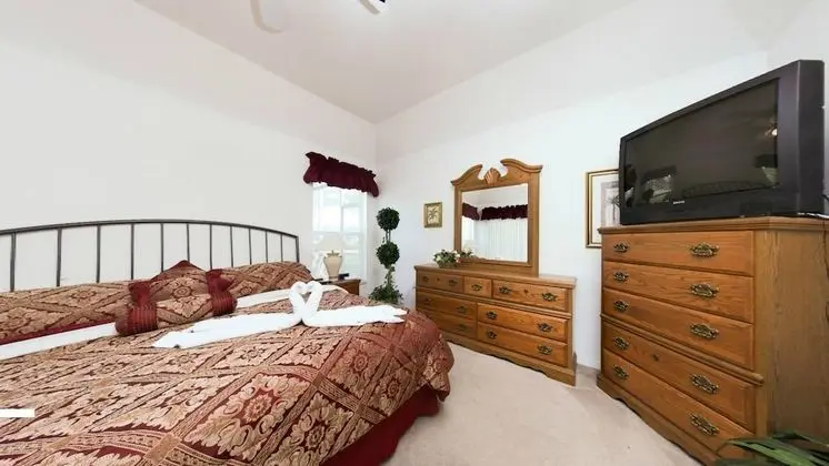 5 bedroom, 3 bathroom Private Home