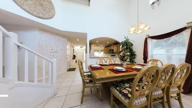 5 bedroom, 3 bathroom Private Home