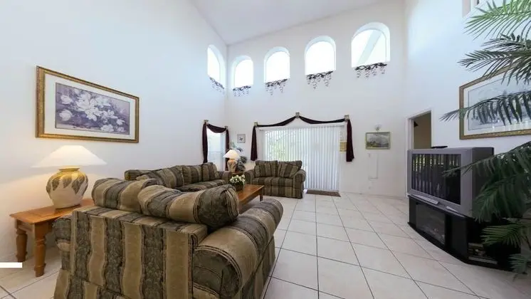 5 bedroom, 3 bathroom Private Home