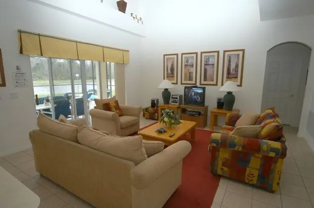 5 bedroom, 3 bathroom Private Home