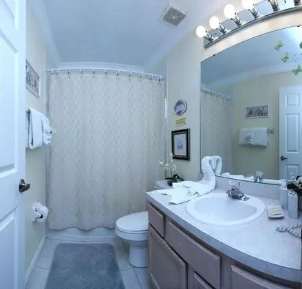 5 bedroom, 3 bathroom Private Home