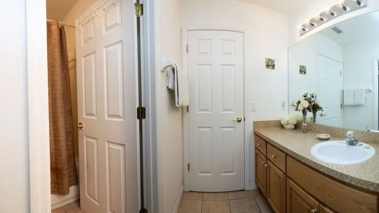 5 bedroom, 3 bathroom Private Home