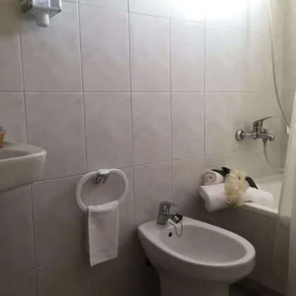 Üç Kişilik Oda
