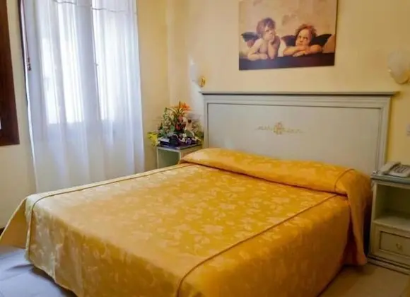 Classic Tek Büyük Yataklı Oda