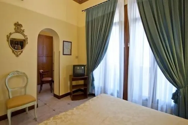 Üç Kişilik Oda