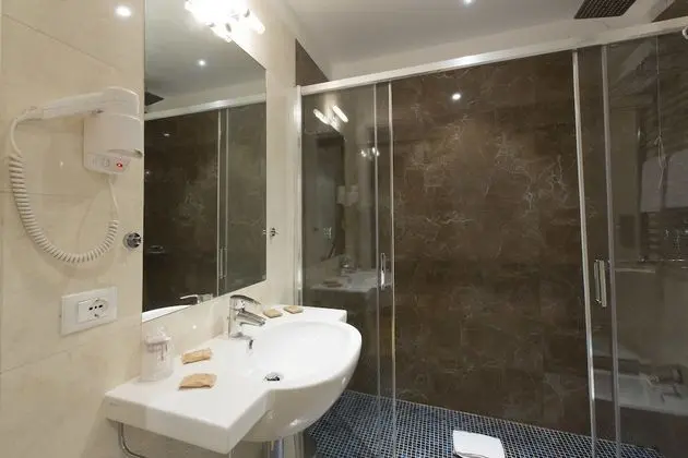 Superior Tek Büyük Yataklı Oda