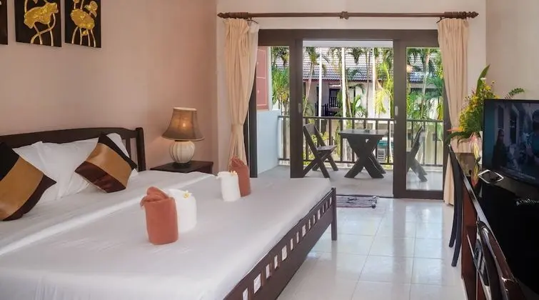 Deluxe Room Pool View