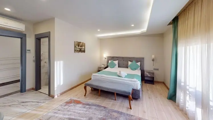 Standart Oda, Kara Manzaralı