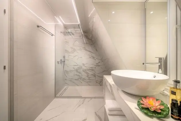 Deluxe Tek Büyük veya İki Ayrı Yataklı Oda