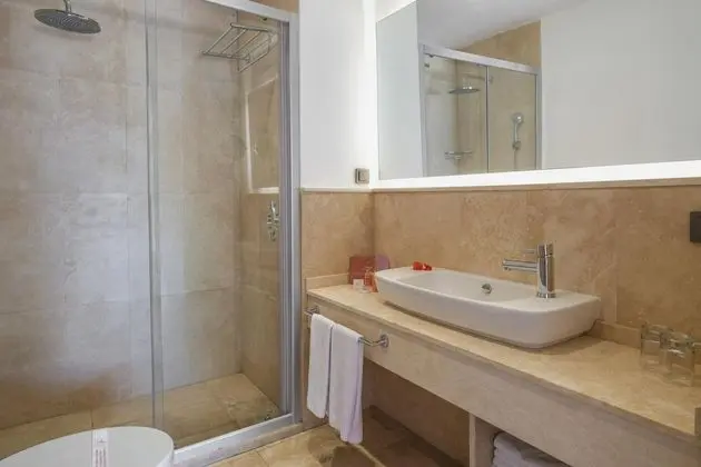 Deluxe Üç Kişilik Oda , Bahçe Manzaralı