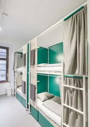 Standard 6-Bed Mixed Dorm - Shared Bathroom