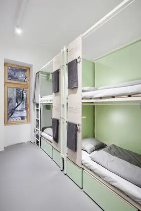 Standard 6-Bed Mixed Dorm - Shared Bathroom