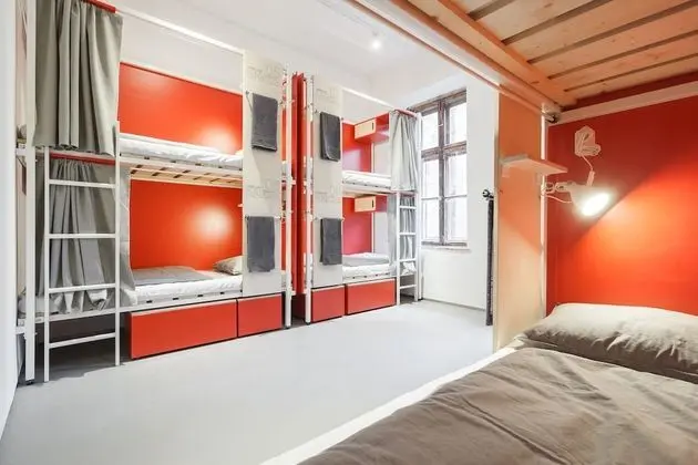 Standard 8-Bed Mixed Dorm - Private Bathroom