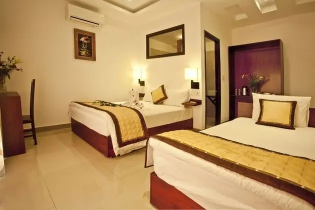 Deluxe Üç Kişilik Oda, Bahçe Manzaralı