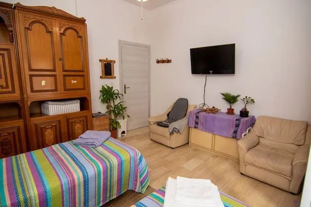 Comfort Tek Büyük veya İki Ayrı Yataklı Oda, Avlu Manzaralı (Provence)