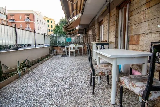 Comfort Tek Büyük veya İki Ayrı Yataklı Oda, Avlu Manzaralı (Provence)
