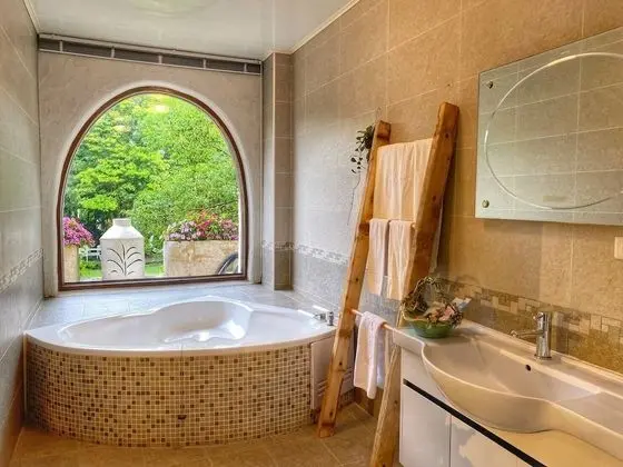 Romantic Büyük Yataklı Tek Kişilik Oda, 1 Yatak Odası, Balkon, Bahçeli