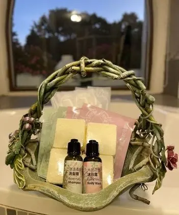 Romantic Büyük Yataklı Tek Kişilik Oda, 1 Yatak Odası, Balkon, Bahçeli