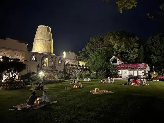 Romantic Büyük Yataklı Tek Kişilik Oda, 1 Yatak Odası, Balkon, Bahçeli