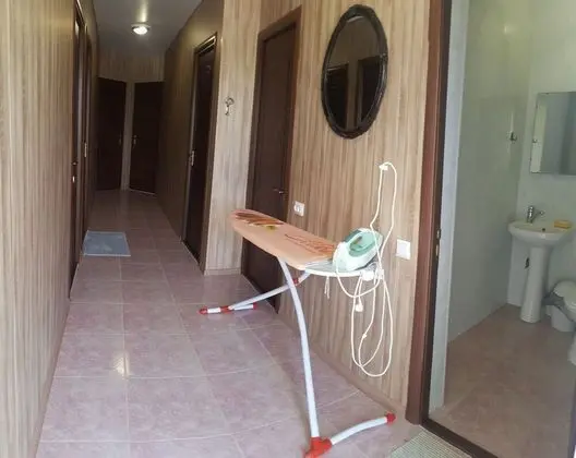 Economy Üç Kişilik Oda, Ortak Banyo