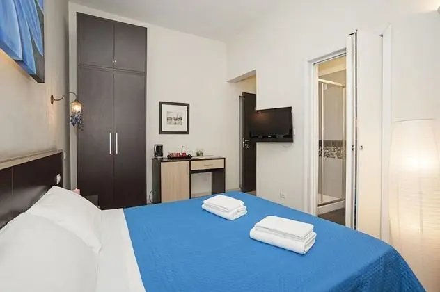 Standard Tek Büyük veya İki Ayrı Yataklı Oda, Banyolu/Duşlu