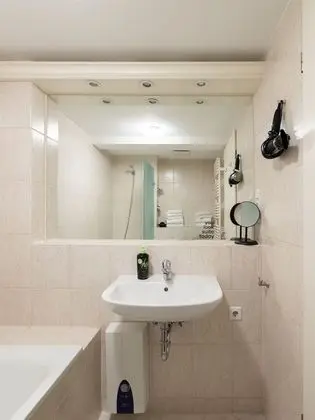 One-bedroom Suite L