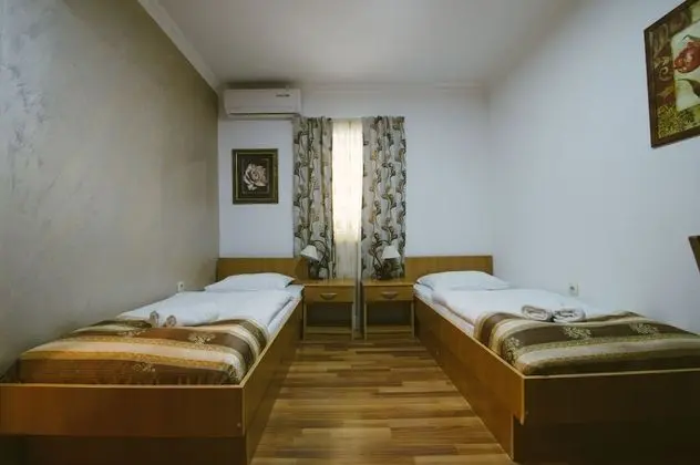 Comfort Tek Büyük veya İki Ayrı Yataklı Oda