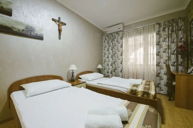 Comfort Tek Büyük veya İki Ayrı Yataklı Oda