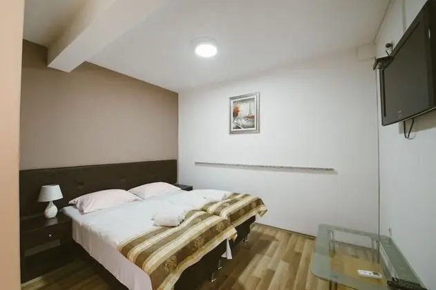 Comfort Tek Büyük veya İki Ayrı Yataklı Oda