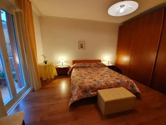 Romantic Tek Büyük Yataklı Oda, Ortak Banyo, Şehir Manzaralı