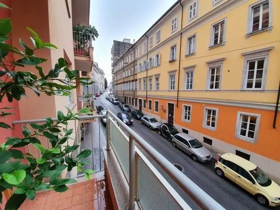 Romantic Tek Büyük Yataklı Oda, Ortak Banyo, Şehir Manzaralı