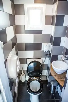 Tek Büyük Yataklı Oda, Ortak Banyo