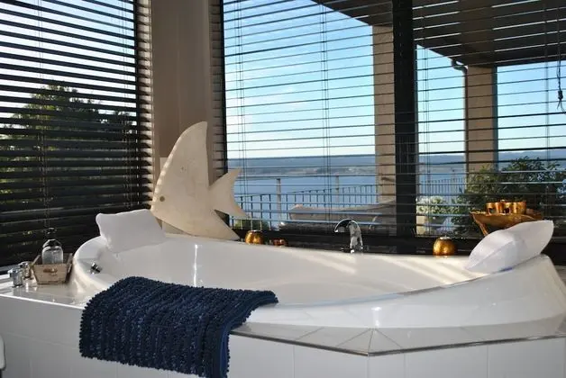 Luxury Süit, 1 En Büyük (King) Boy Yatak, Jakuzi, Göl Manzaralı