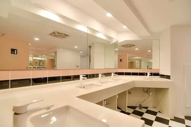 Luxury Tek Büyük Yataklı Oda (Female Only)
