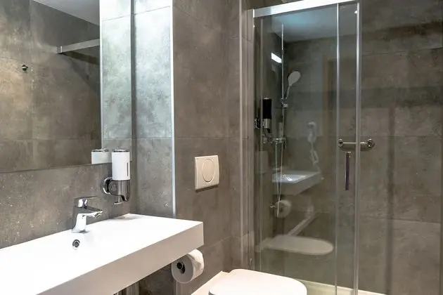 Premium Tek Büyük Yataklı Oda