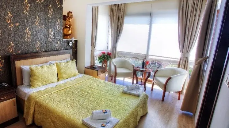  Standart Çift Kişilik veya İki Yataklı Oda