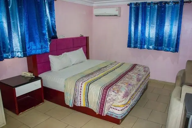 Folade Suite
