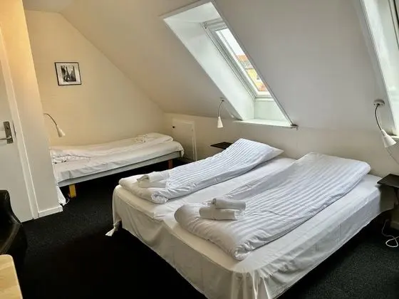 Üç Kişilik Oda, Ortak Banyo (Skråvej 6)