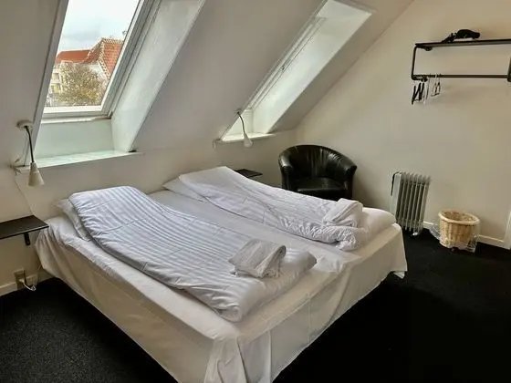 Üç Kişilik Oda, Ortak Banyo (Skråvej 6)