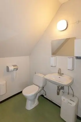 Üç Kişilik Oda, Ortak Banyo (Skråvej 6)