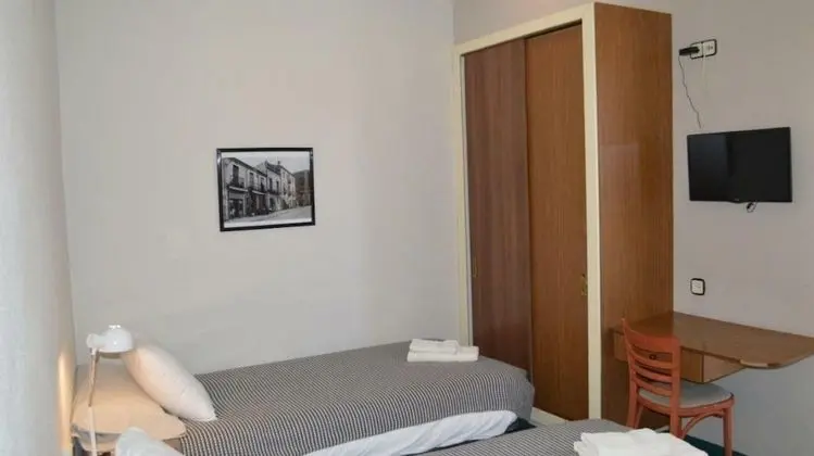 Üç Kişilik Oda