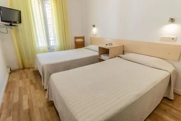 Tek Büyük veya İki Ayrı Yataklı Oda, Balkon