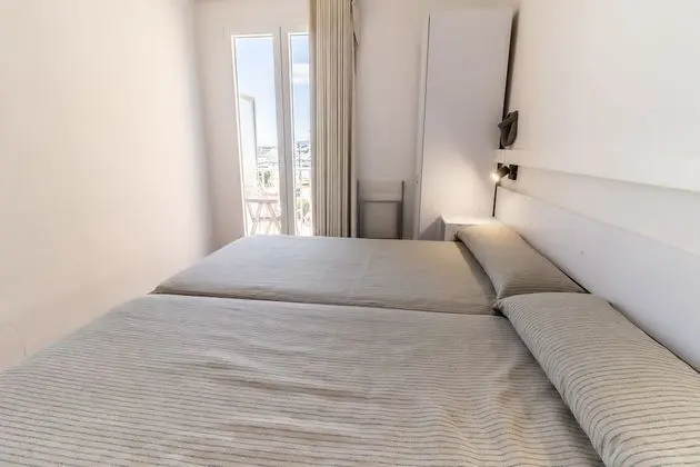 Tek Büyük veya İki Ayrı Yataklı Oda, Deniz Manzaralı