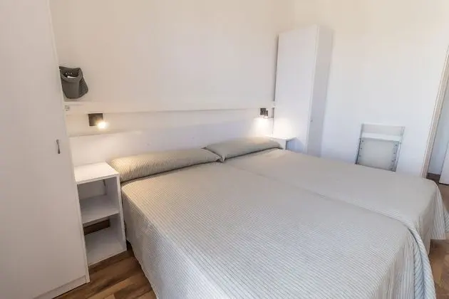 Tek Büyük veya İki Ayrı Yataklı Oda, Deniz Manzaralı