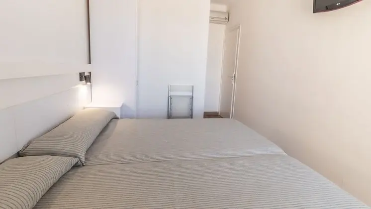 Tek Büyük veya İki Ayrı Yataklı Oda, Deniz Manzaralı