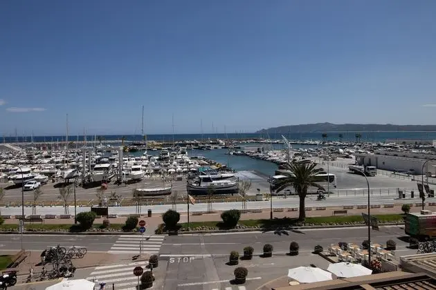 Tek Büyük veya İki Ayrı Yataklı Oda, Deniz Manzaralı