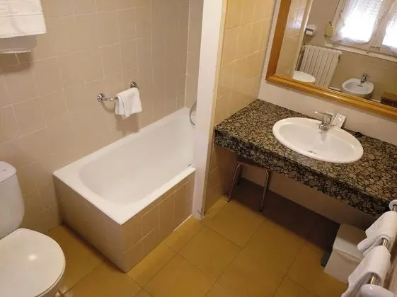 Dört Kişilik Oda (Two rooms connected)