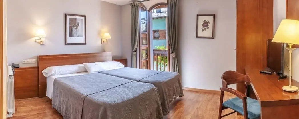Tek Büyük veya İki Ayrı Yataklı Oda, Balkon