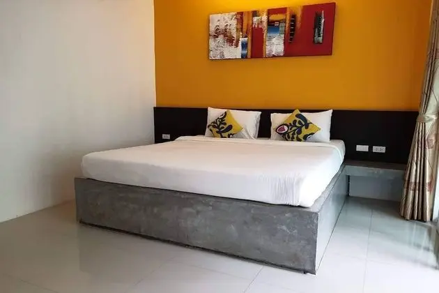 Deluxe Tek Büyük Yataklı Oda, Havuz Manzaralı