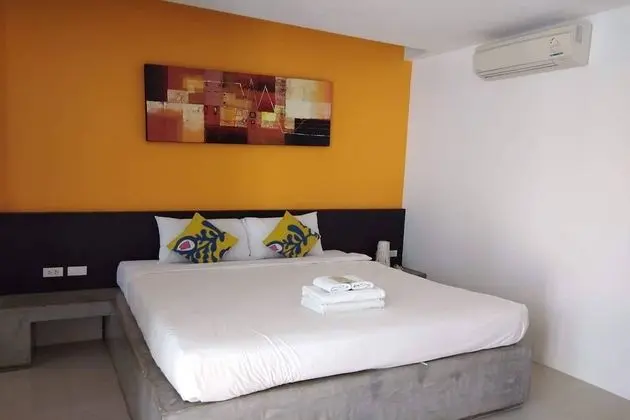 Deluxe Tek Büyük Yataklı Oda, Havuz Manzaralı
